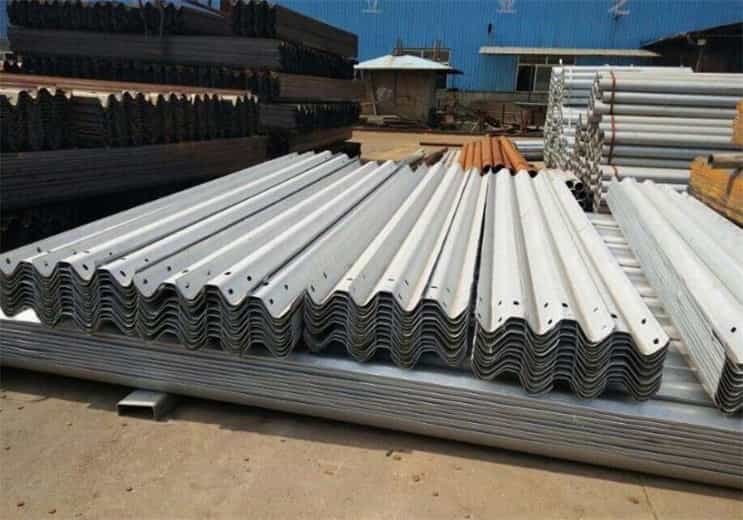 護欄板廠家淺談不同地區護欄板的選擇